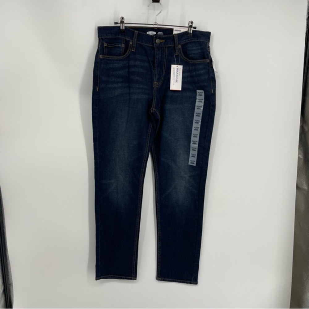 NWT Old Navy Athletic Built-In Flex Jeans 31x30‎ dark wash